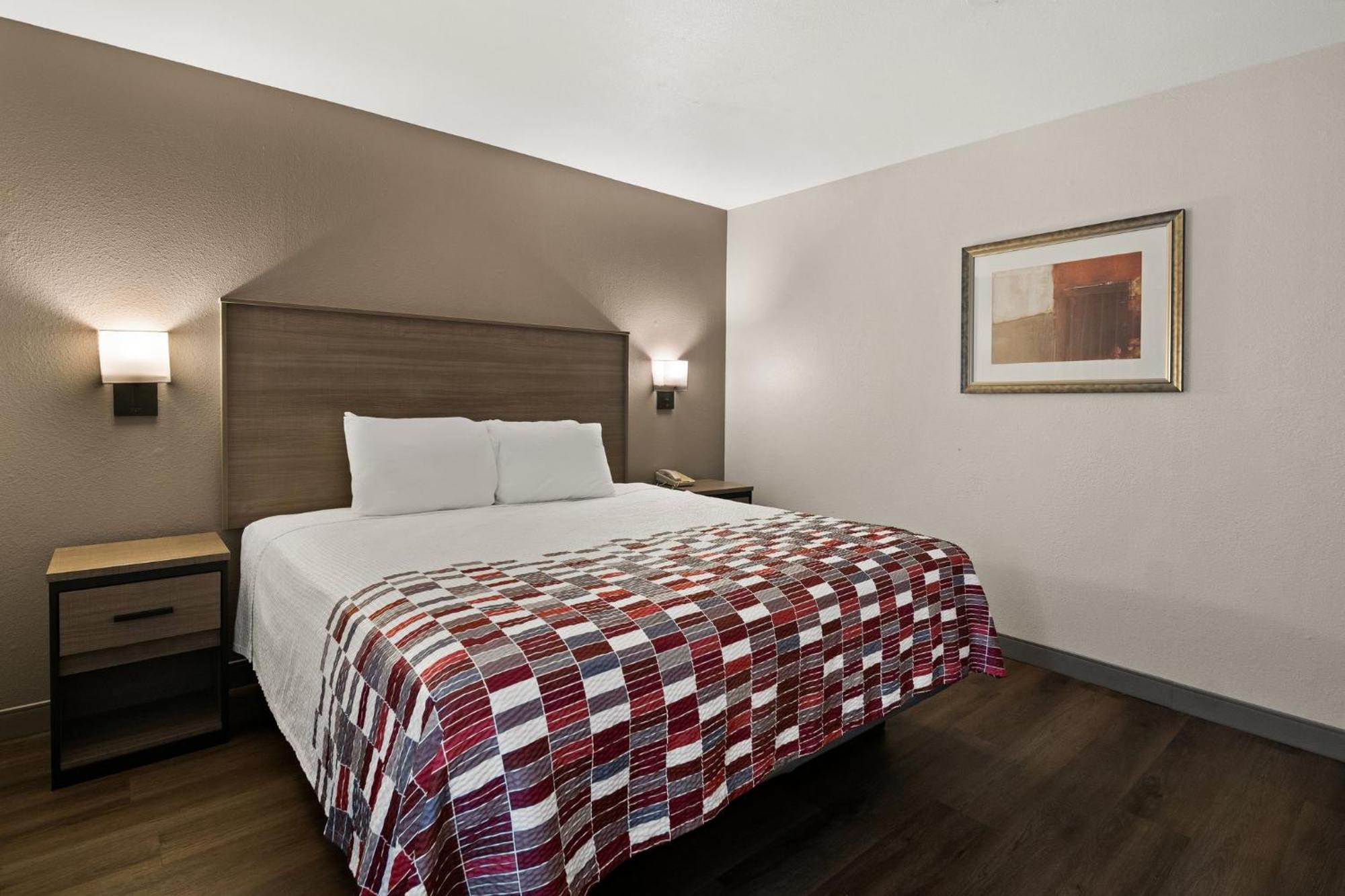 Red Roof Inn & Suites Irving - Dfw Airport South Dış mekan fotoğraf