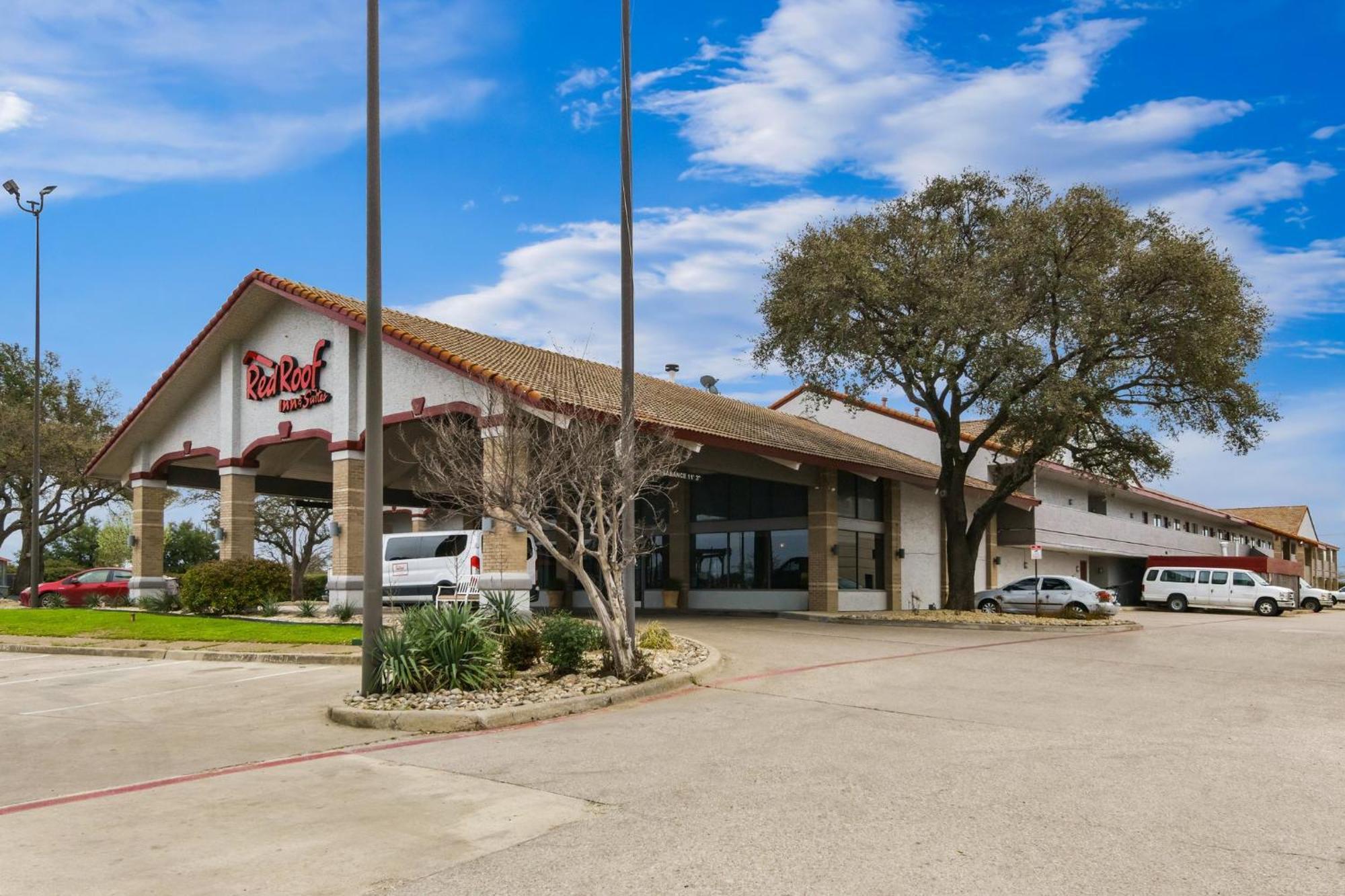 Red Roof Inn & Suites Irving - Dfw Airport South Dış mekan fotoğraf