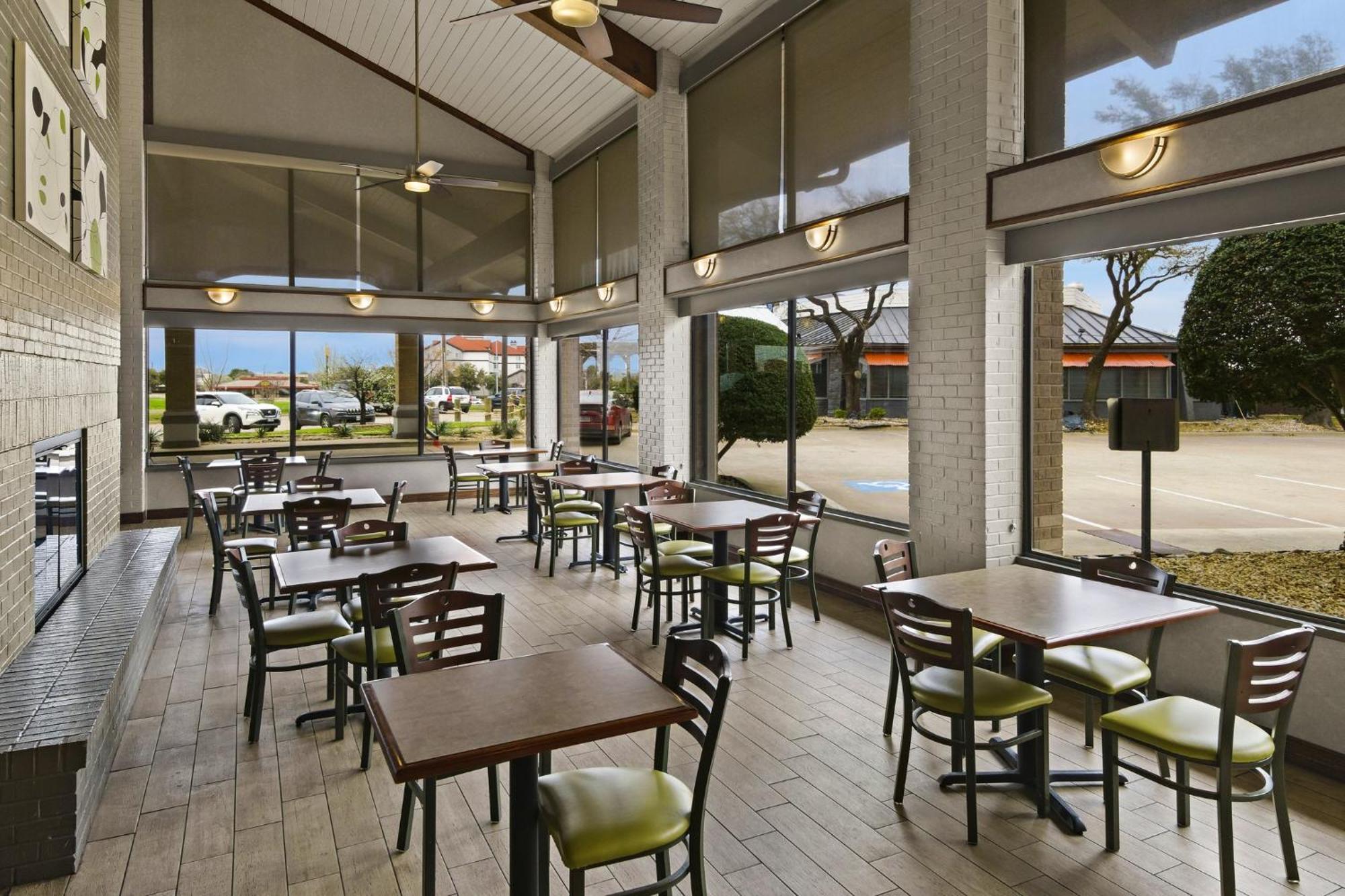 Red Roof Inn & Suites Irving - Dfw Airport South Dış mekan fotoğraf
