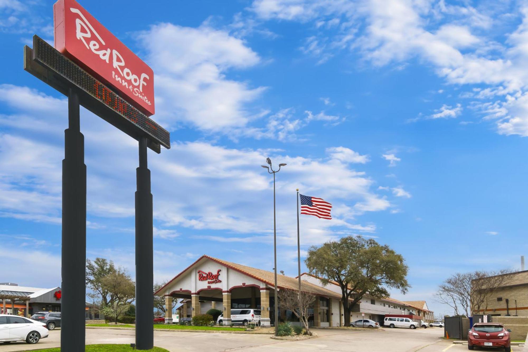 Red Roof Inn & Suites Irving - Dfw Airport South Dış mekan fotoğraf