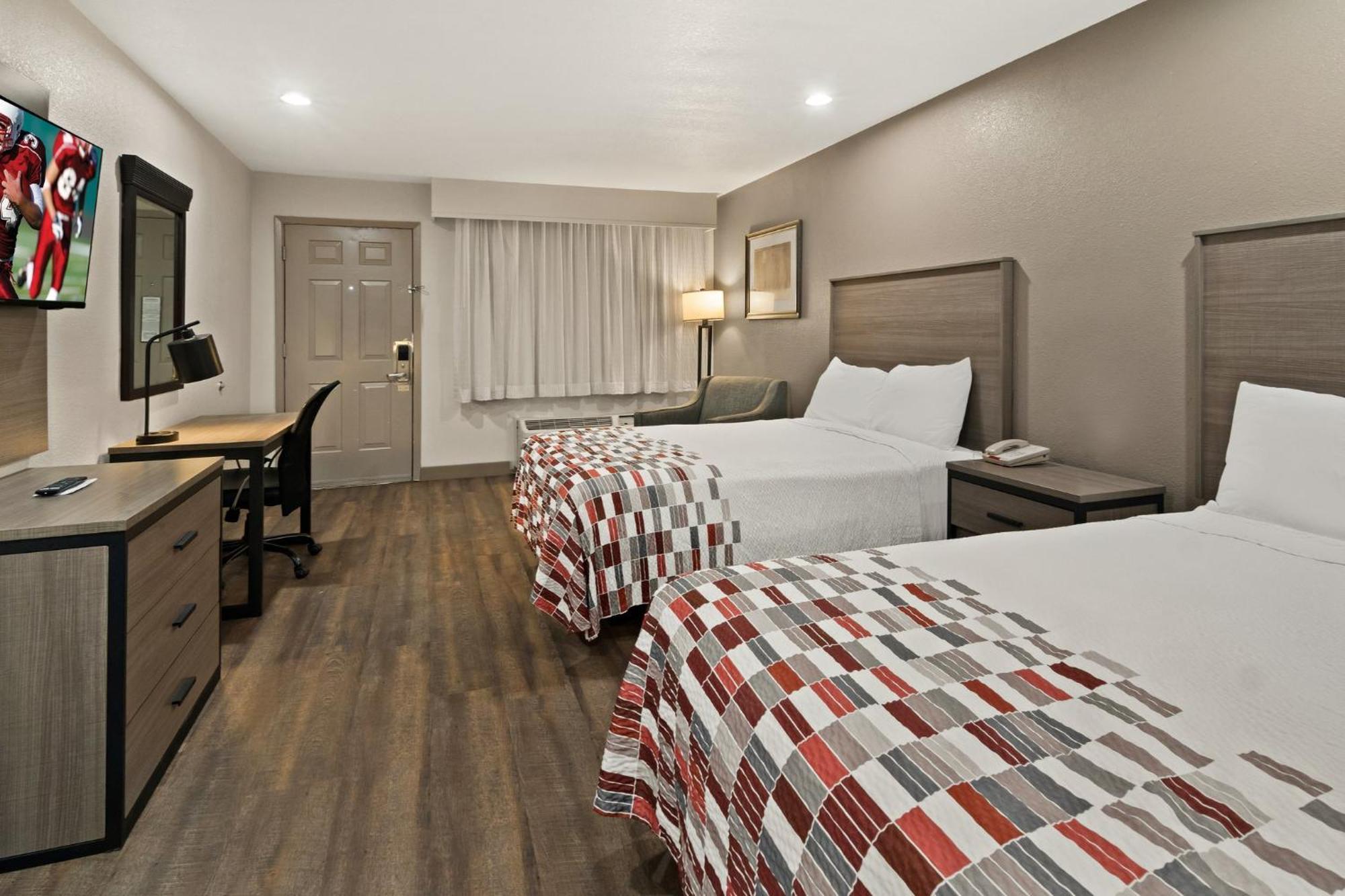 Red Roof Inn & Suites Irving - Dfw Airport South Dış mekan fotoğraf