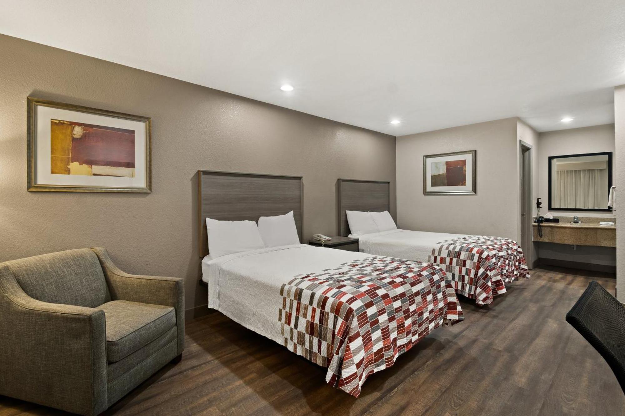 Red Roof Inn & Suites Irving - Dfw Airport South Dış mekan fotoğraf