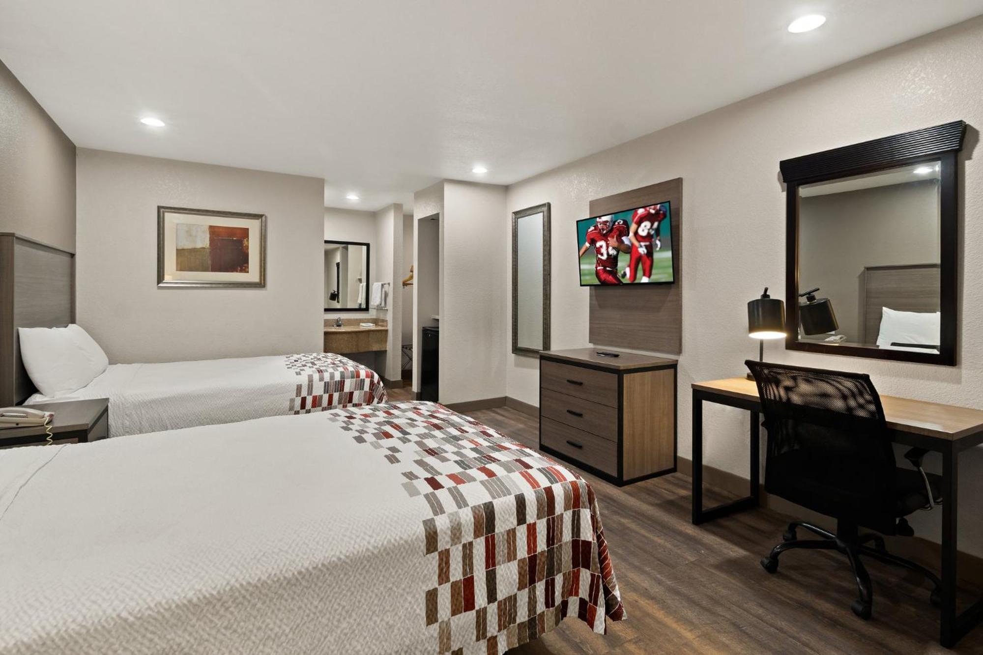 Red Roof Inn & Suites Irving - Dfw Airport South Dış mekan fotoğraf