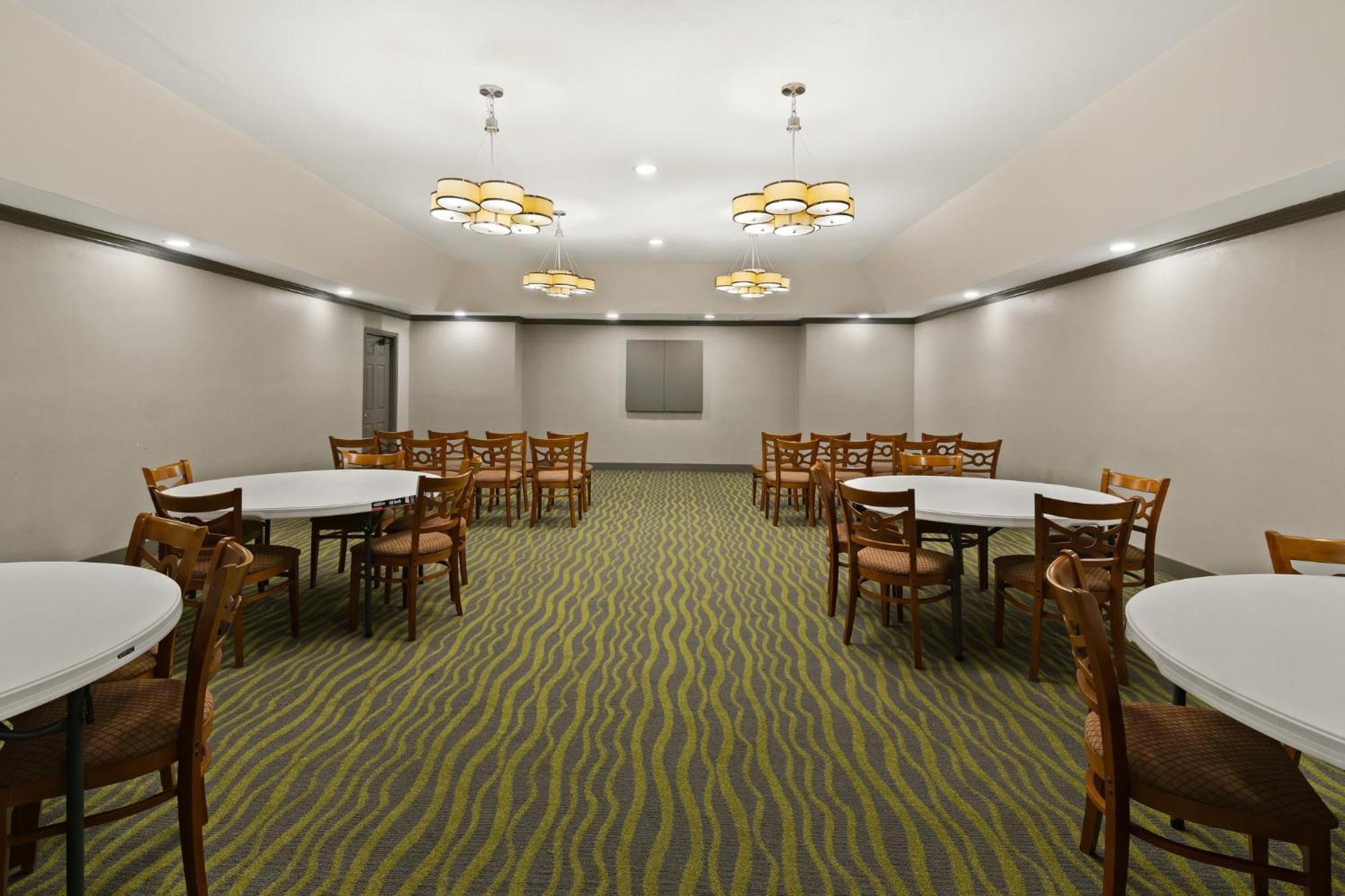 Red Roof Inn & Suites Irving - Dfw Airport South Dış mekan fotoğraf